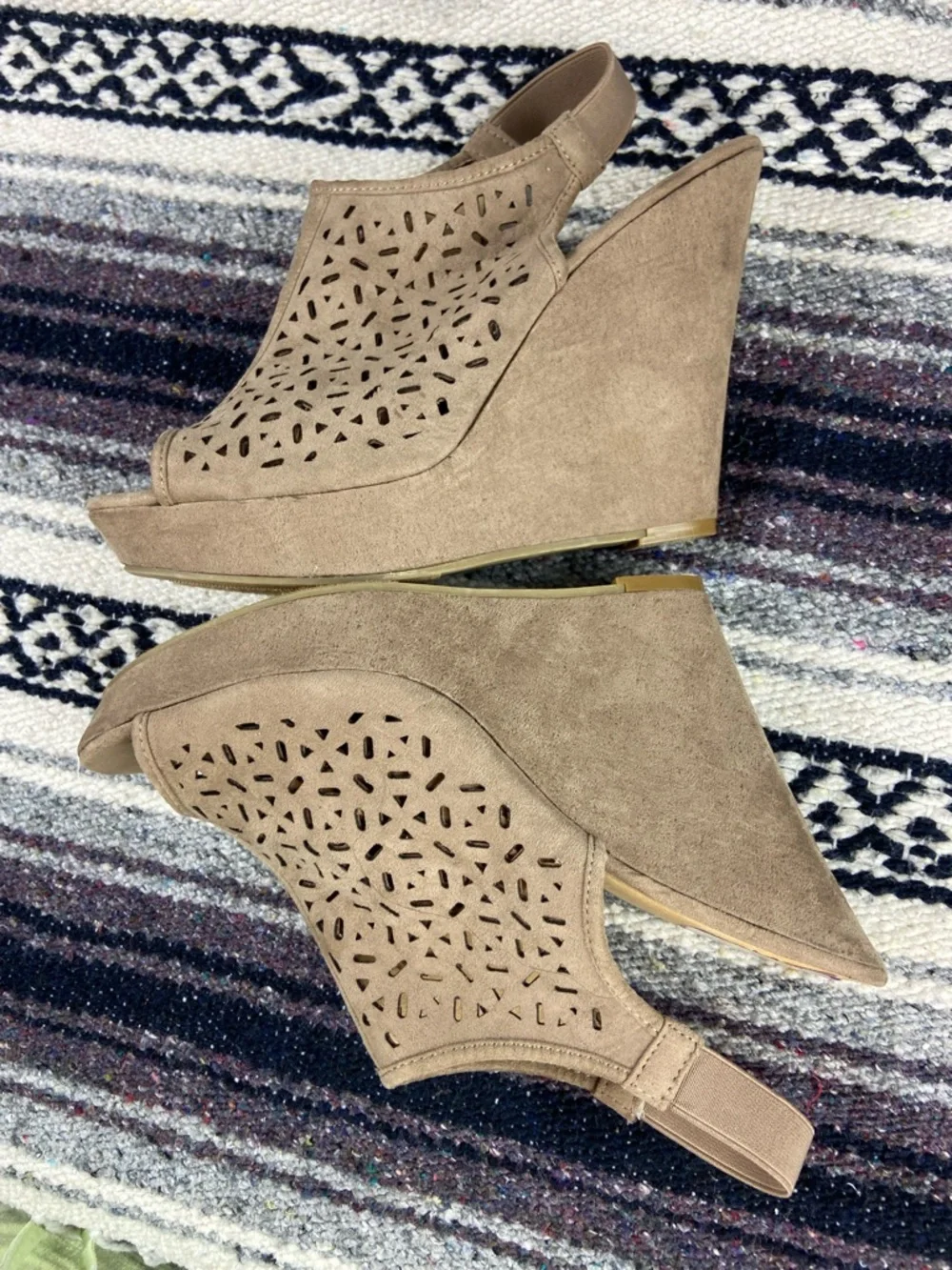 Chinese Laundry Taupe Platform Perforated Peep Toe Wedge Sandals High Heels 11